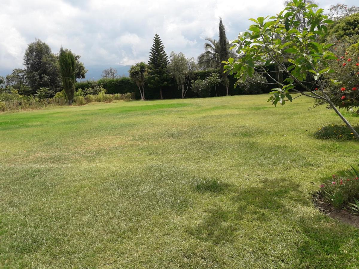 Hotel Quinta La Gardenia Puembo Esterno foto